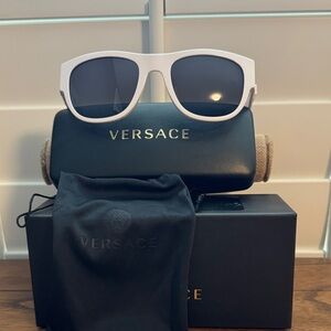 NWOT Versace Sunglasses 🌟